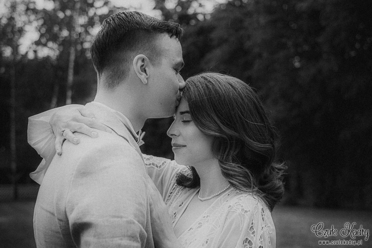 sesja slubna w deszczu