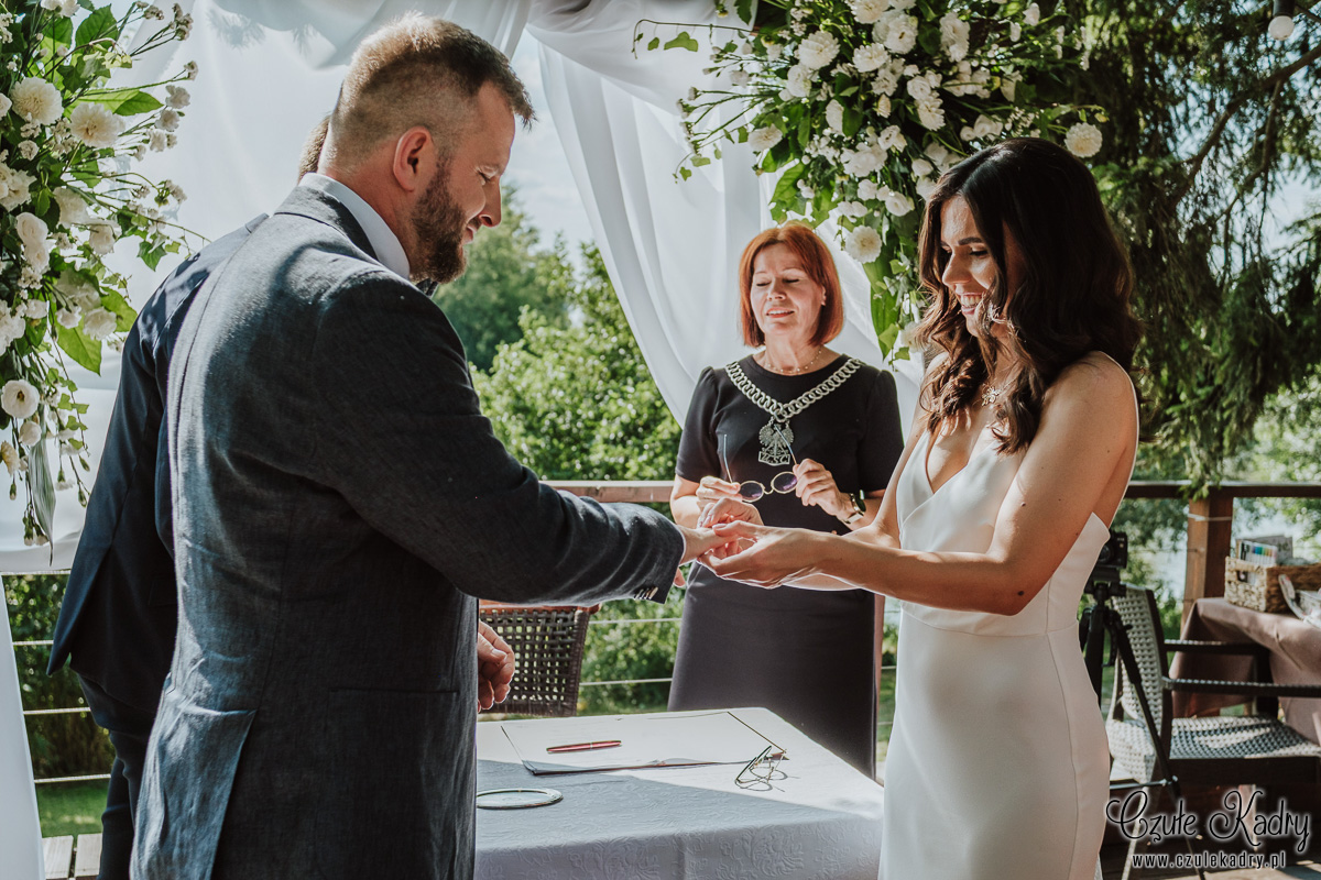 winiarnia nad jeziorem slub