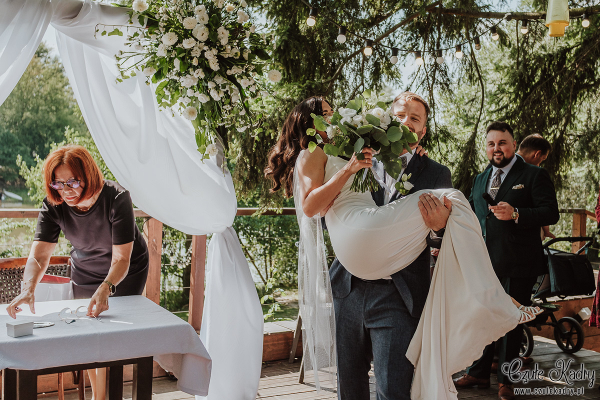 winiarnia nad jeziorem slub