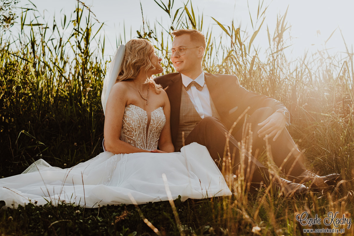 sesja slubna nad jeziorem