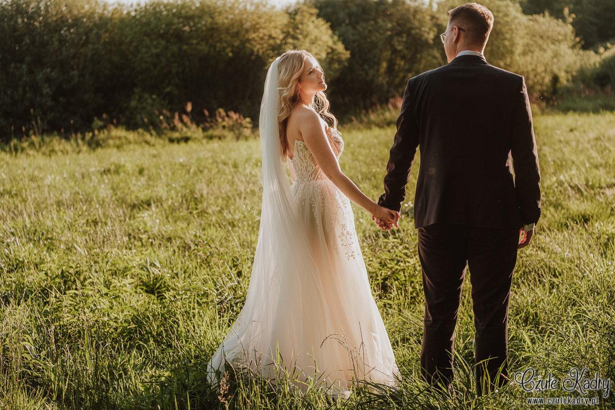 sesja slubna nad jeziorem