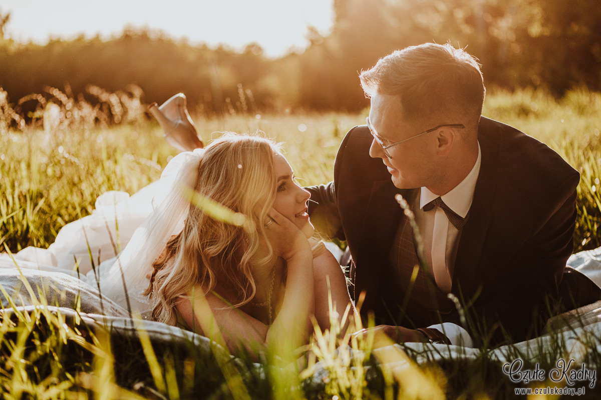 sesja slubna nad jeziorem