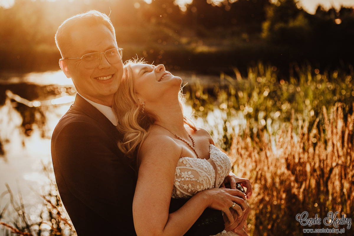 sesja slubna nad jeziorem