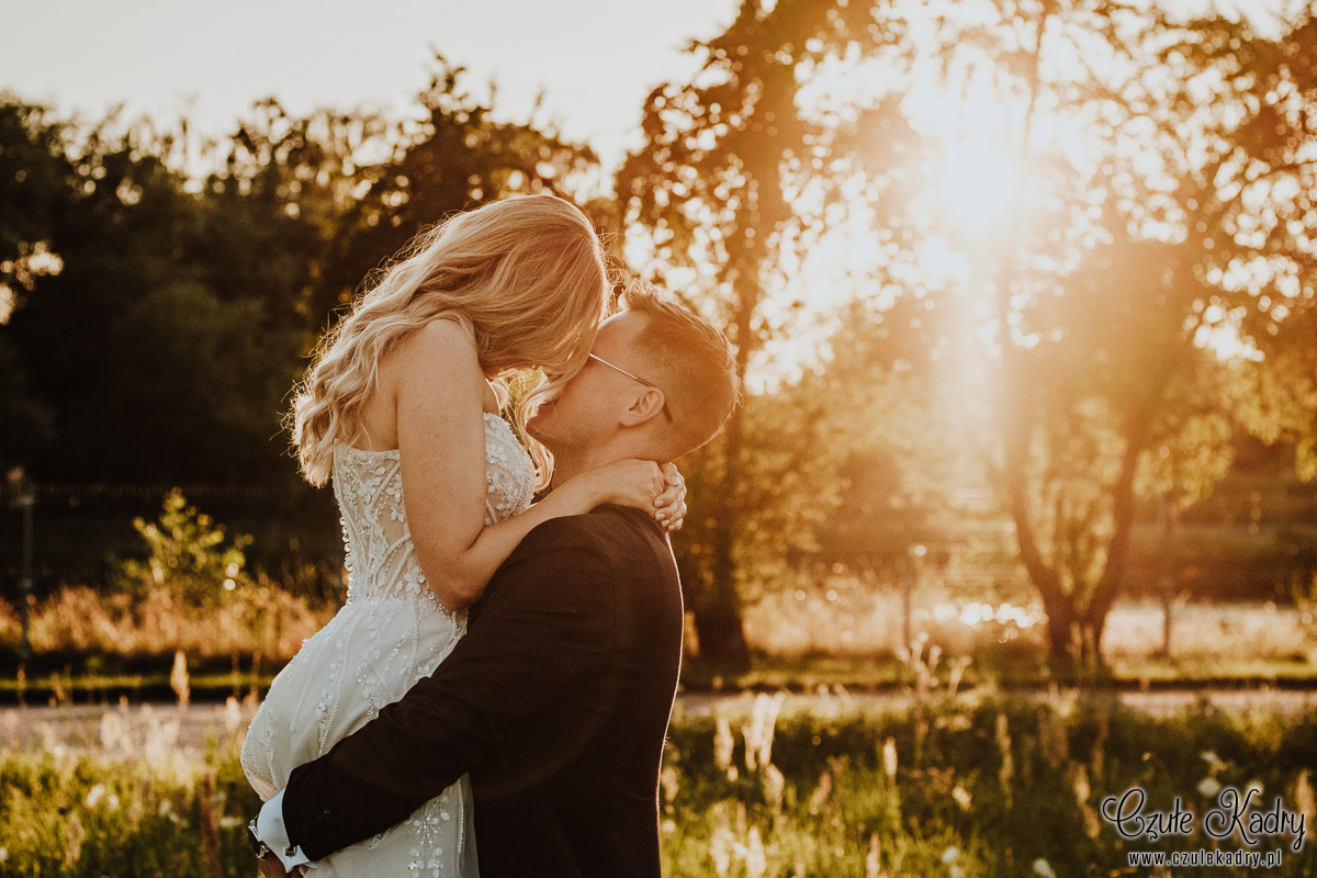 sesja slubna nad jeziorem